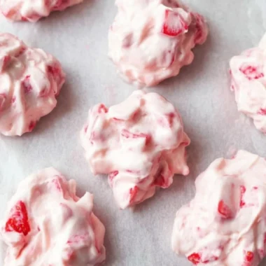 Chocolate strawberry yogurt clusters recipe with fresh strawberries and yogurt.