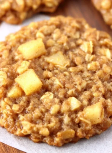 Healthy apple pie oatmeal cookies with apple slices and spices