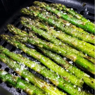 Delicious air fryer roasted asparagus garnished with spices