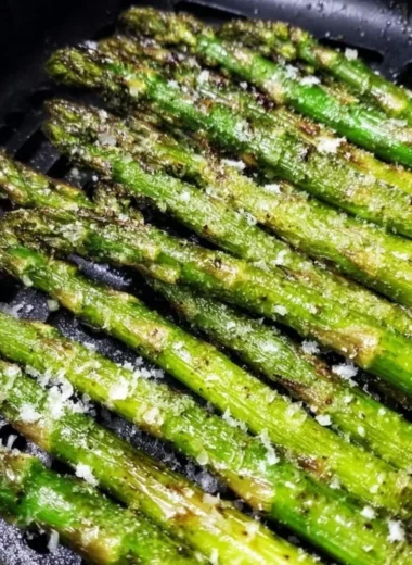 Delicious air fryer roasted asparagus garnished with spices